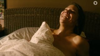 Britta Hammelstein - Heute stirbt hier Kainer (2021) HD 1080p - [Celebrity porn]-3