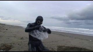 7256 Rubber Girl In The Beach-0