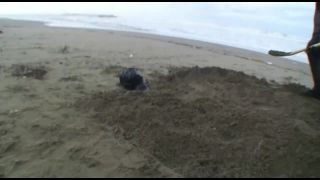 7256 Rubber Girl In The Beach-6