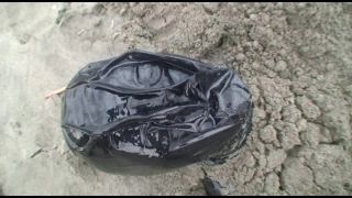 7256 Rubber Girl In The Beach-7