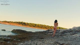 [Amateur] GentlyPerv CUMS ON MissSexyRoom at a beach. A beautiful real TROIA ITALIANA at work-0