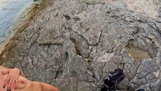 [Amateur] GentlyPerv CUMS ON MissSexyRoom at a beach. A beautiful real TROIA ITALIANA at work-2