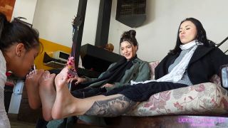 LICKING LATINAS FEET: "MARIA AND NIKA - SHOW US HOW MUCH YOU LOVE OUR FEET!" (720 HD) (2025)-6