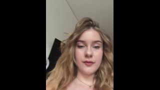 Kitten Crinaaaa - Skinny Kitten Likes to Fuck her Anus  Solo-1