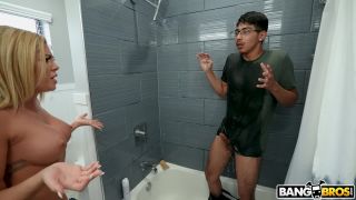 video 9 Vivianne DeSilva (Stepmom Peeper / Mih18637) on blowjob porn blowjob cumshot home-1