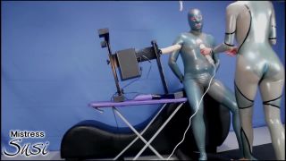 Mistress Susi aka Rubber Lady – Fuckingmachine Mouth Fucking Webcamshow latex -4