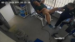 [sexeclinic.com] Movie where mother carrys daughter to gyno for first exam-9