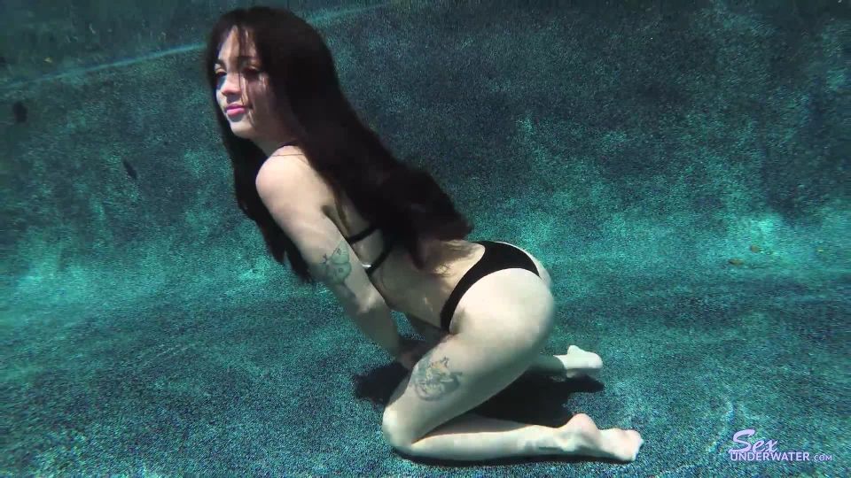 SexUnderwater e0935 Mi Ha Photo Shoot (mp4)