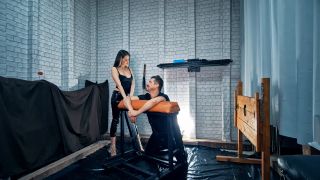 Noirqueenie Face Slapping Training Angle 2 (Fetish porn)-4