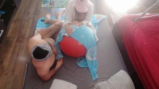 Hermina - Massagem sensual de um casal gostoso com óleo no corpo. Preliminares no quarto com um casal amador.-2
