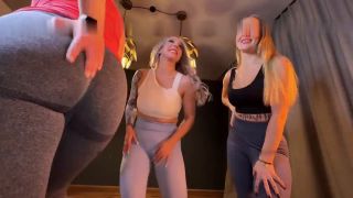 [K2S.CLUB] KiraGold - Pure Verzweiflung - Arschteasing in Sportleggings - 3 gegen 1 - HD 720P-3