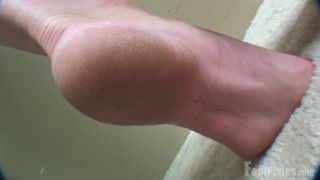 [GetFreeDays.com] EmiBalletStretches lesbian feet-1