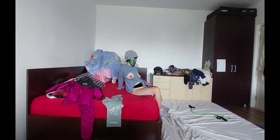 Big Ass Latina Hot wife cuts off her clothes. Amateur mom hairy pussy, big tits, big ass.
