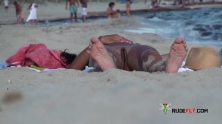 Blowjobs and sex on a naturist plage-6