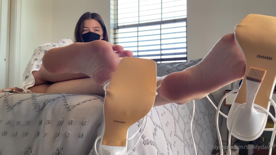 Solelydawn - shoe dangle joi with my freshly done toes 14-04-2022
