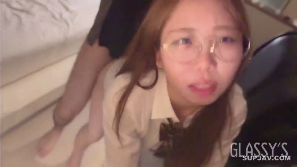 6234 Creampie Sex With A Cute 18-Year-Old Girl Wearing Glasse...