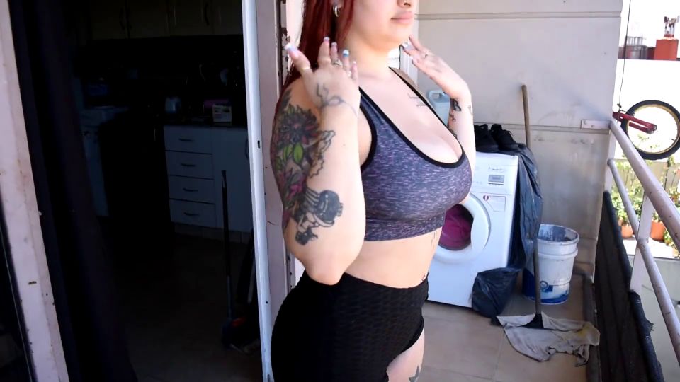 PERSONLIG TRNER Knepper Hot Busty Redhead, Mens Du Trner Hende Derhjemme 1080p