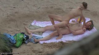 online xxx video 27 Voyeur beach sex on voyeur -0