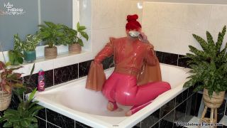 FetiliciousFans SiteRipPt 1Latex Bath Time 1-1