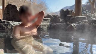 A51862835 - 水面から見え隠れする脇毛と乳輪-2