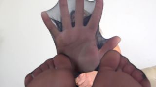 adult clip 24 mature feet fetish Umiliati Offesi – Il fidanzato in collant – The boyfriend in pantyhose, feet on feet porn-2