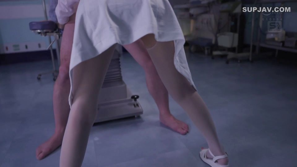 Reducing Mosaic SONE-917 真面目だった美人ナースは深夜に患者から尻を揉まれ遂には秘部まで手が伸び、最初は拒んでいたのに声を押し殺しながらイカされ痴●にどハマりしていった。痴●病棟 七ツ森りり