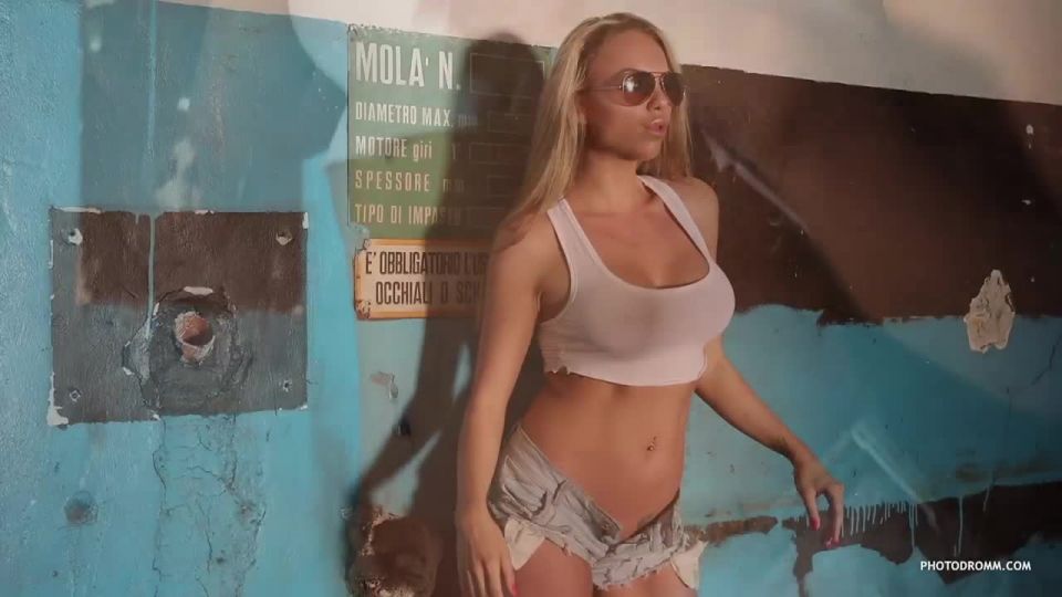 Photodromm presents brittie dirtyworks