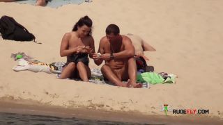 Amateur chick naturist at  plage-4