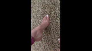 footbaddie-04-04-2020-29463897-Precious feet in slo mo 40-3