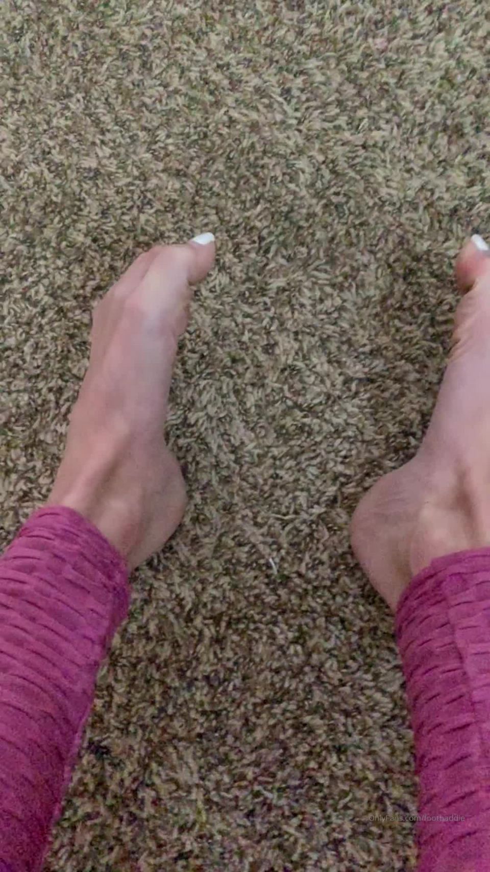 footbaddie-04-04-2020-29463897-Precious feet in slo mo 40