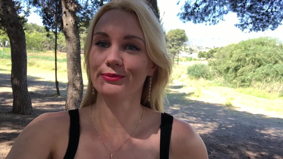 Ivy RosesIviRoses-Blindfolded-naked-cum-on-picnic-table