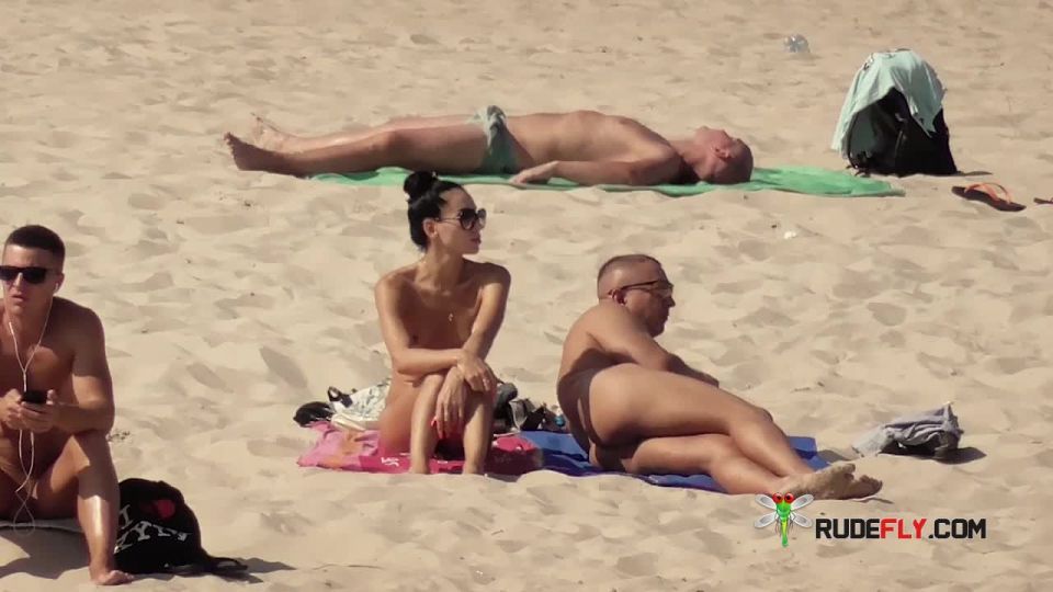 A game of badminton played between teen  naturists