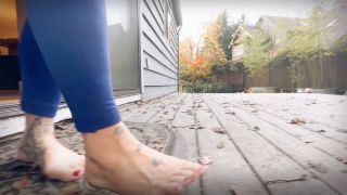 Mistress Raven FD - GIANTESS RAVEN FINDS BACKYARD TINY HOME - Tiny house-3