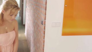 Baby Dream and Isabella Chrystin - The Studio (Blonde porn)-1