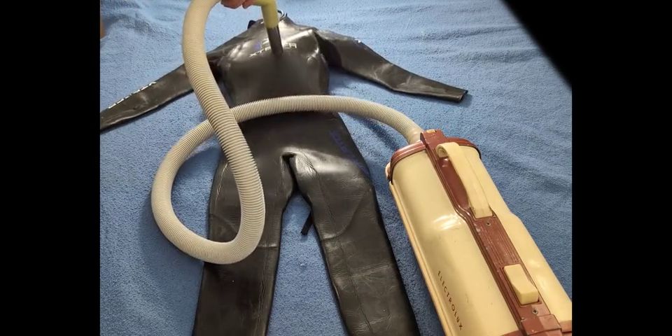 Hd Porn REQ Vacuuming Girlfriends Wetsuit with Electrolux Vacuum Cleaner