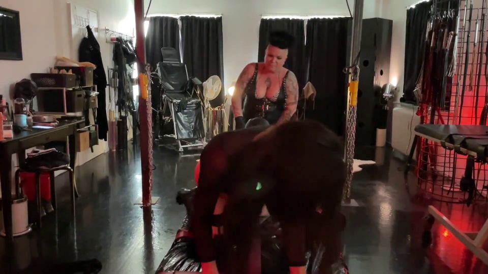 Domina Dark - Block Him Out - Odd insertions