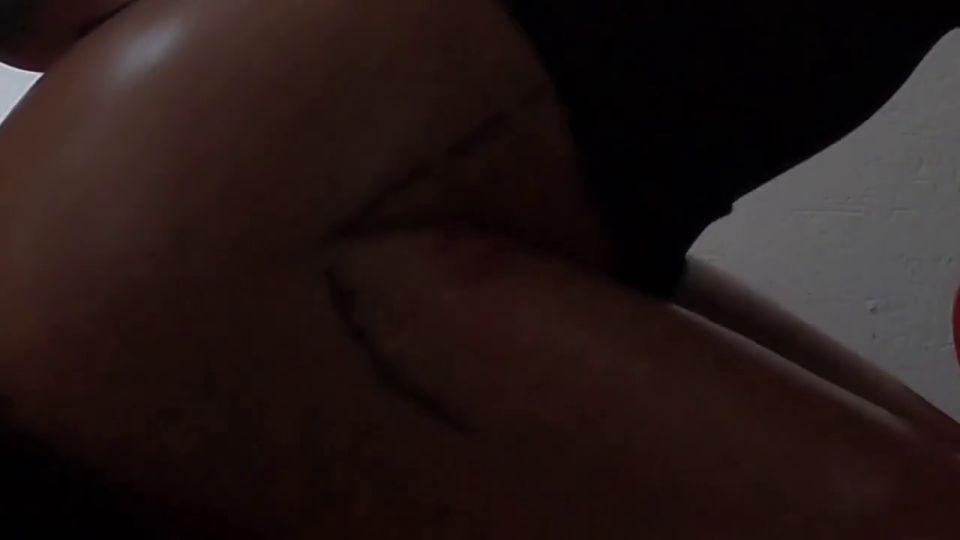 Vitooo - She likes me to put oil on her and fuck her hard. (She makes me cum while she´s sitting)