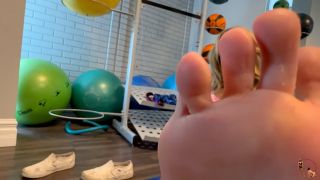 [K2S.CLUB] Femdom Puppy Play - Kody Evans Brings London's Cuck Pet to the Gym - FullHD 1080P-6