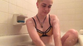 M@nyV1ds - suzyscrewd - Blonde Bathtime-3