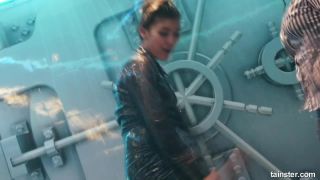 Porn tube Amateur girls getting wild and wet-8