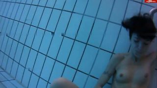 Horny Roxy - Nackt im Öffentlichen Schwimmbad 3 720P - Amateur-7