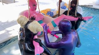 LatexLolaNoir - Poolside Perverts.-5