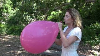  Manyvids   Manyvids  Custom Fetish - Amber Blow Pops in the Park - Park-7