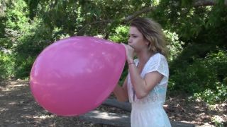  Manyvids   Manyvids  Custom Fetish - Amber Blow Pops in the Park - Park-8