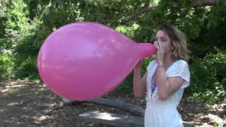  Manyvids   Manyvids  Custom Fetish - Amber Blow Pops in the Park - Park-9