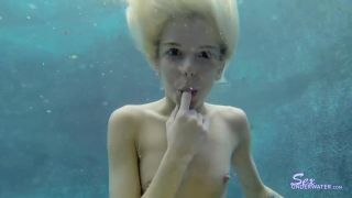 SexUnderwater e0616 Halle Von UW Model Training (mp4)-8