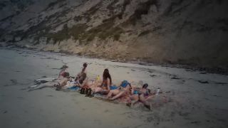 03262019-beachlevel-random_stroll_1-2