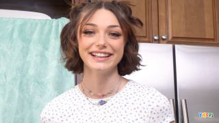 Shrooms Q Shrooms Q Plays With Her Food While Getting Fucked (Bukkake porn)-1