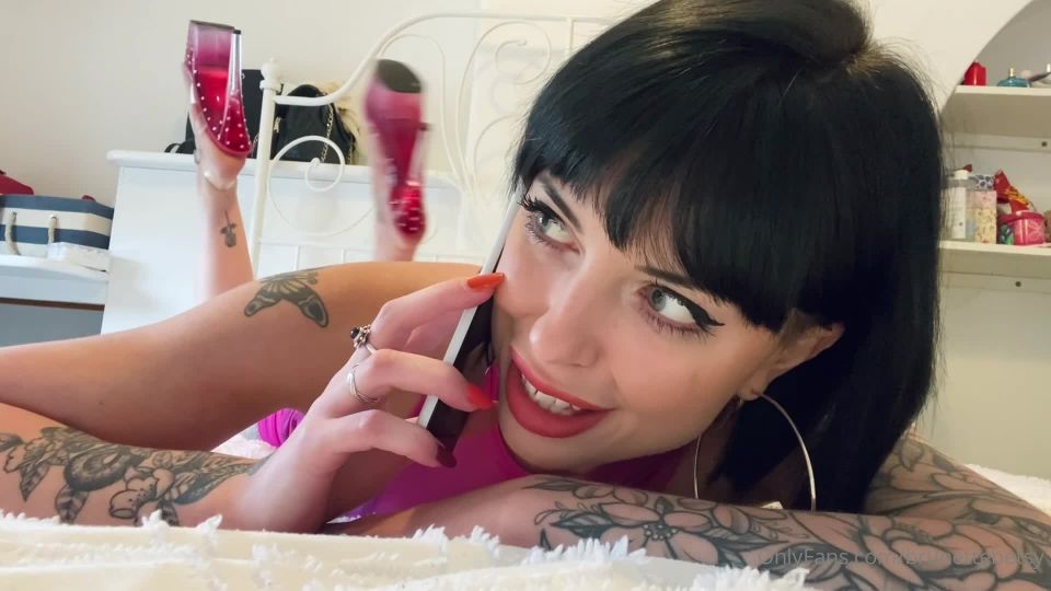 Cheating Girlfriend Talks To Girlfriend About Massive Cock She Had At The Week.