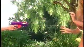 {lynn Thomas Victoria Zdrok Water Gun Fight (mp4, 480p, 42.18 M-1